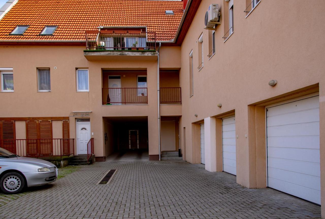 אגר Family Residence מראה חיצוני תמונה