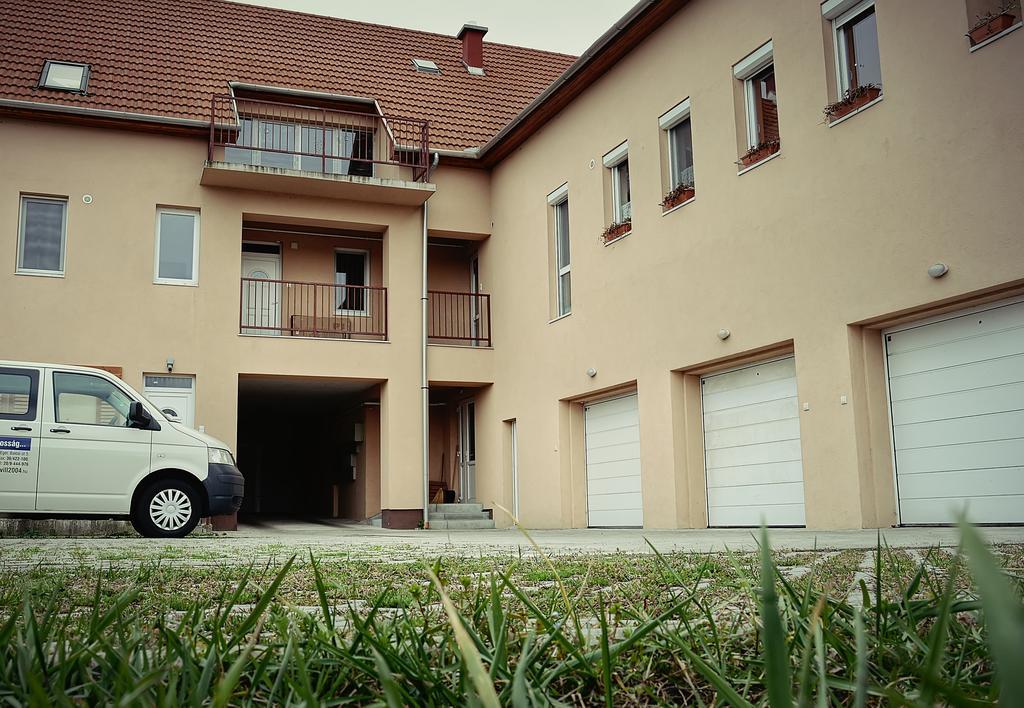 אגר Family Residence מראה חיצוני תמונה